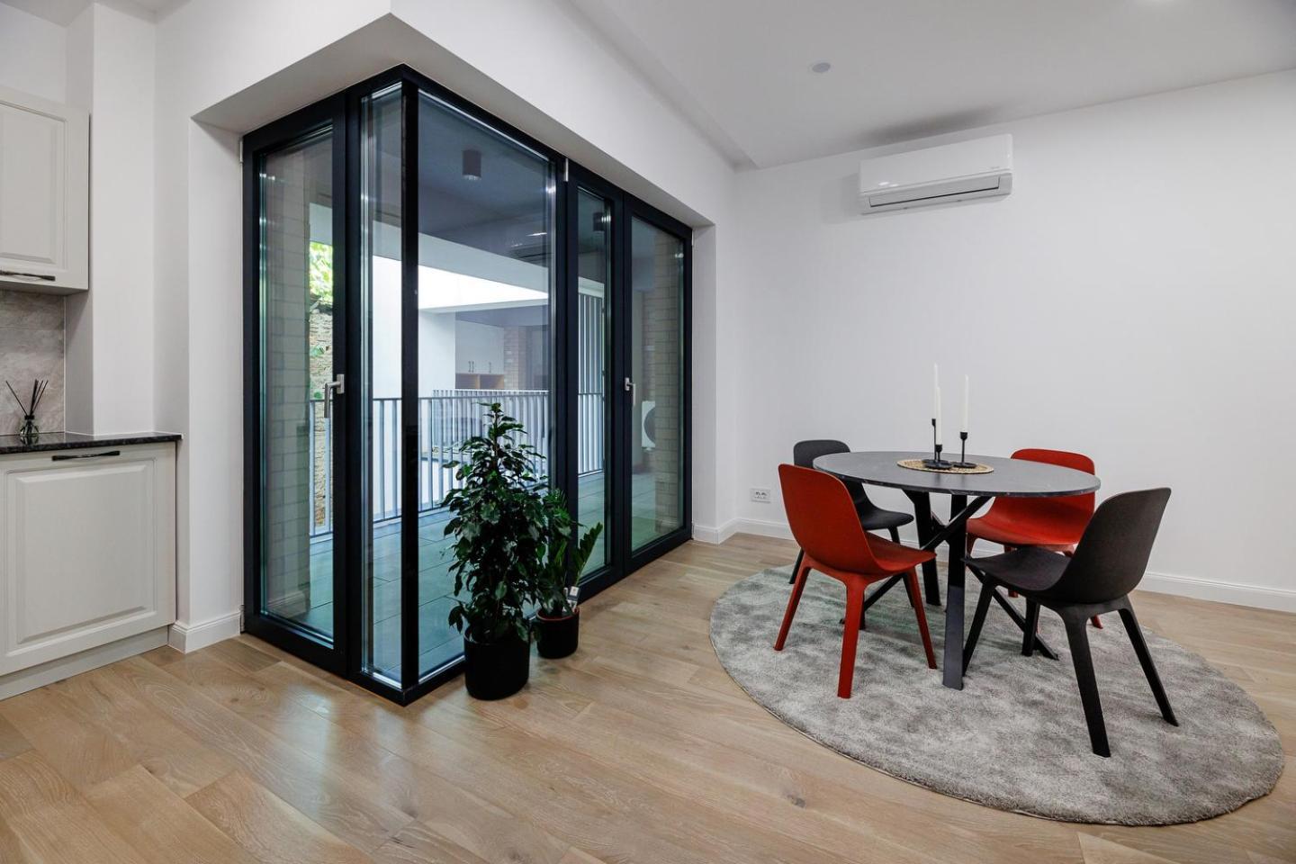 The Corner Luxe Apartment Bucharest Luaran gambar
